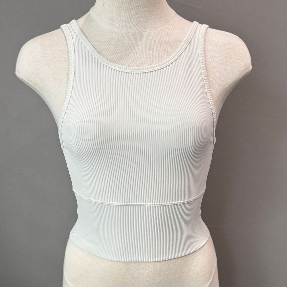 Lululemon Power Pivot Tank. Excellent condition. size 4. Cream